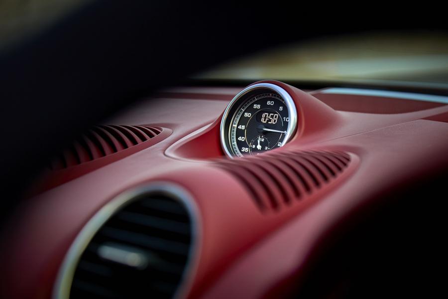 Детали интерьера Porsche 718 Spyder (982) 2020 года  (AU) (фото 16 из 40)